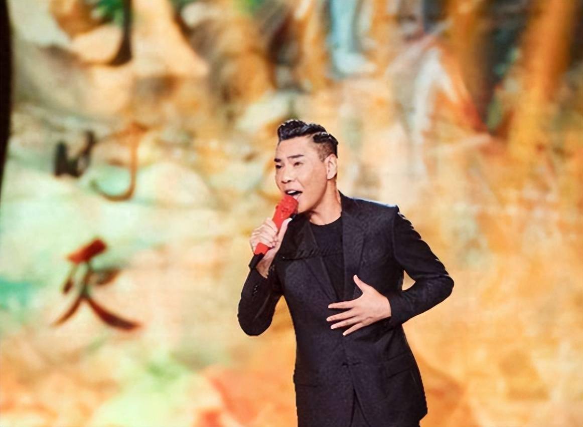 "帝王之音"屠洪刚:三个孩子三个妈,继子开豪车却让亲儿子辍学