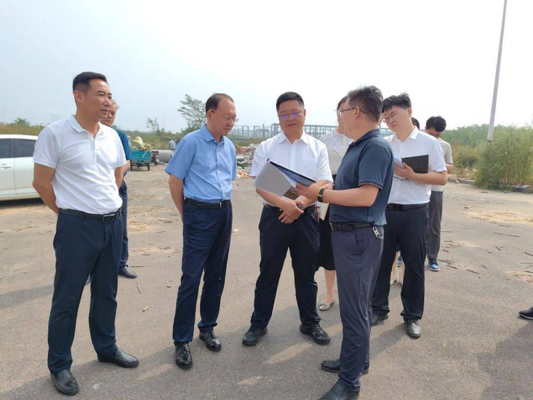 李良华区长强调,各级各部门要牢固树立"项目为王"理念,抢抓施工黄金期