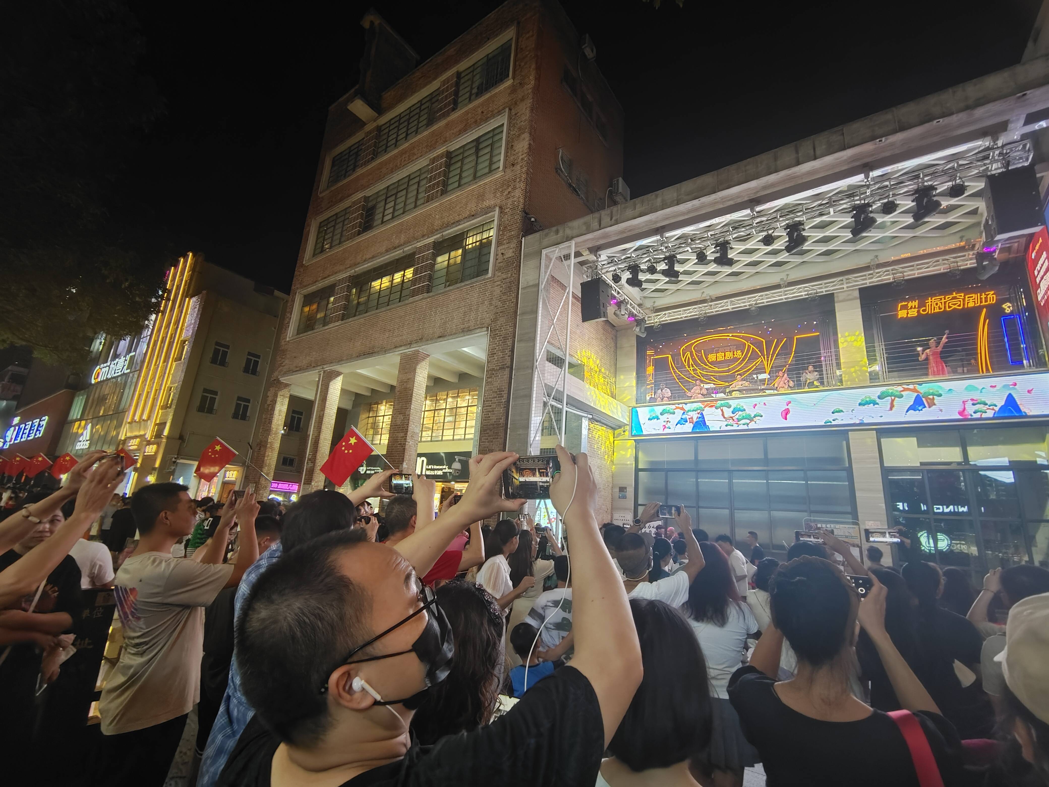 人潮涌动,看北京路商圈的日与夜