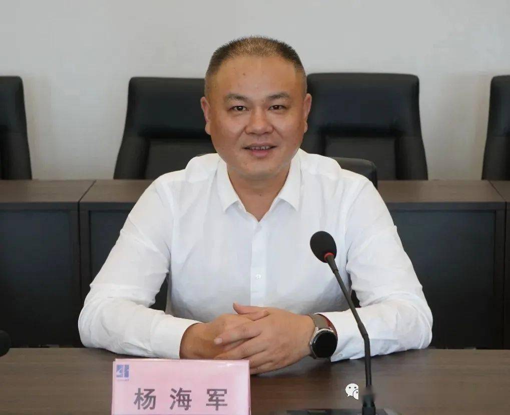 杨海军对陈志刚一行到访表示欢迎,并介绍湖南建投集团发展概况