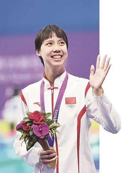 黄冈金牌冠军回家了_彭旭玮_仰泳_女子