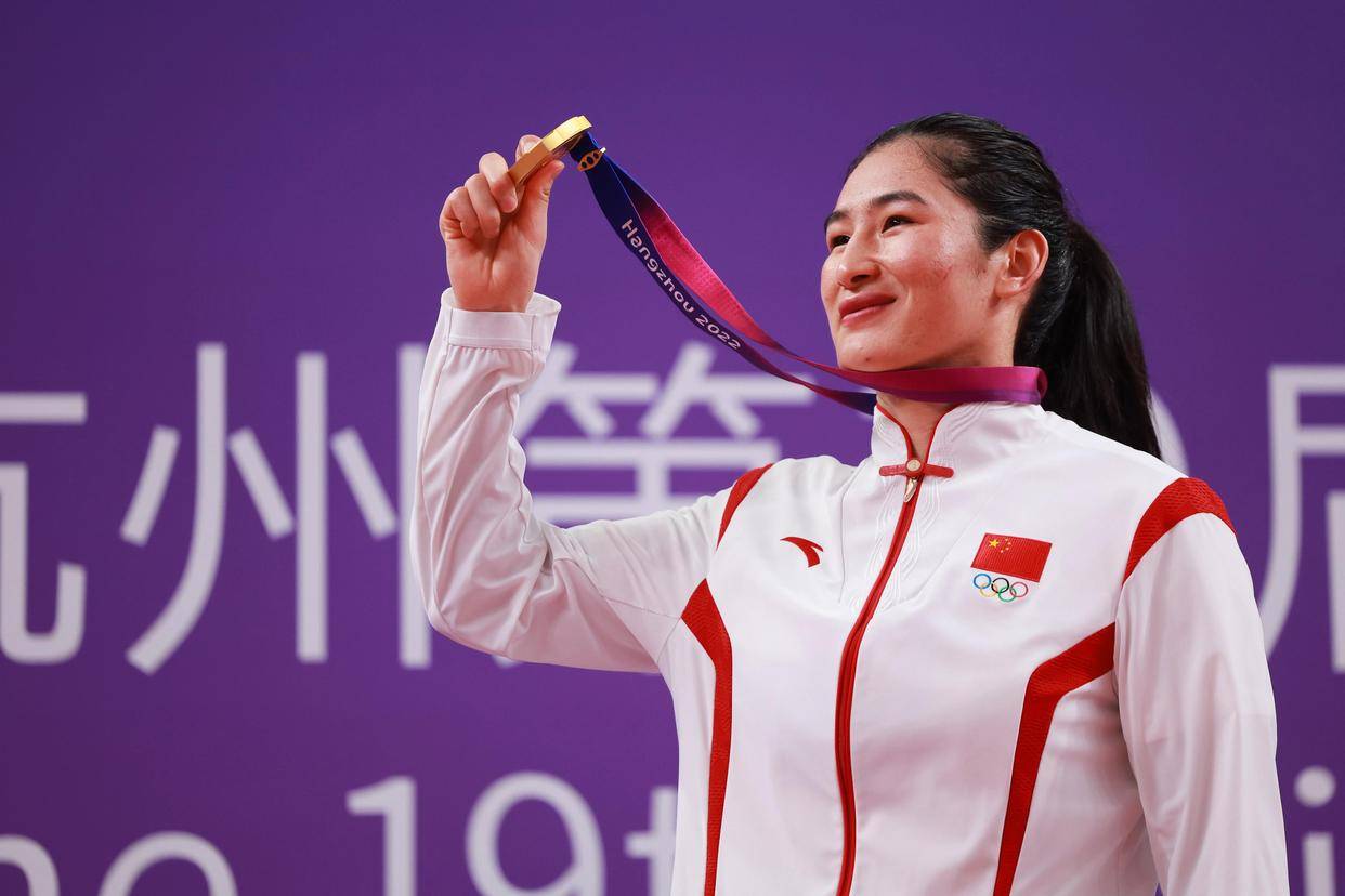 杭州亚运会|拳击女子75公斤级:李倩夺冠_新华社_詹彦_比赛