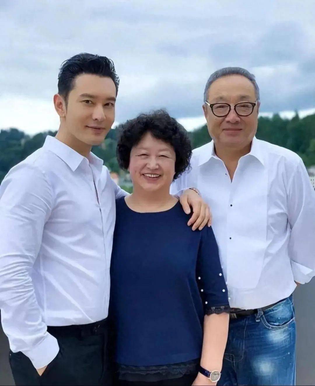 46岁黄晓明回山东老家!