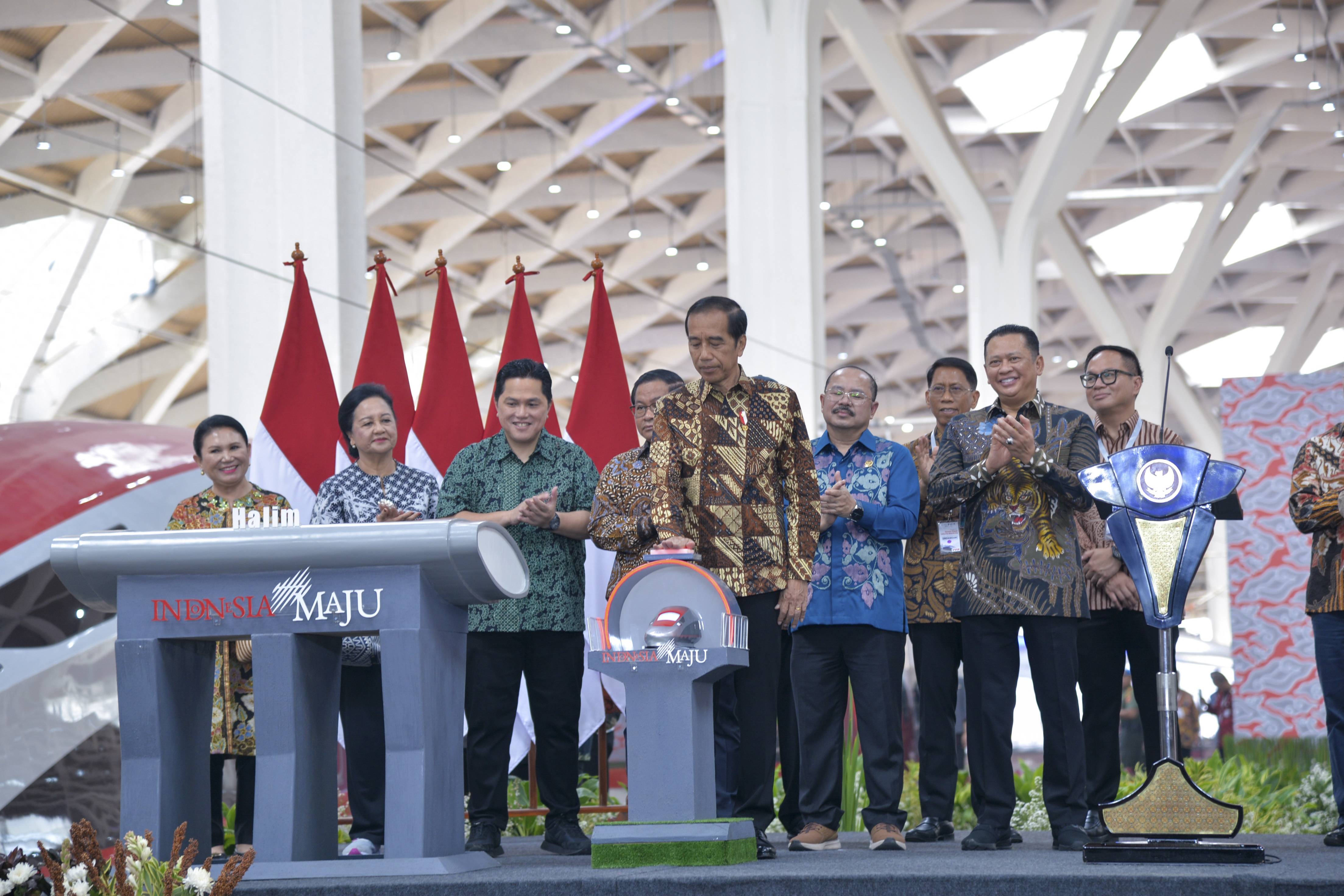 (国际·一周看天下)印尼总统佐科宣布雅万高铁正式启用