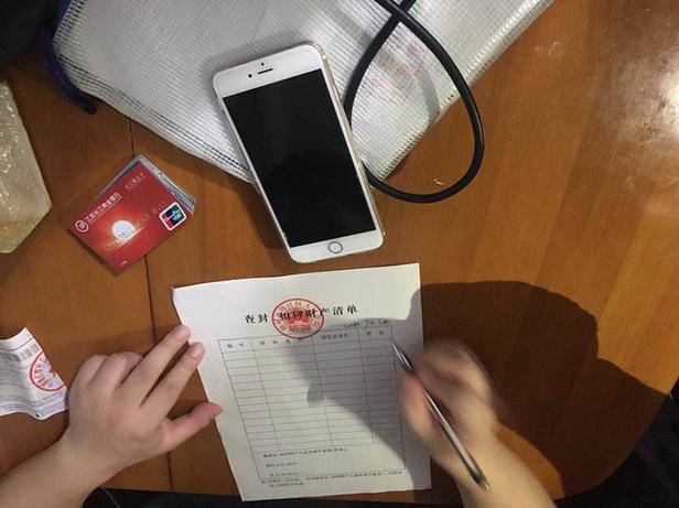 进行沟通。执法人员当场检查被执行人手机中支付宝、微信等钱包账户余额