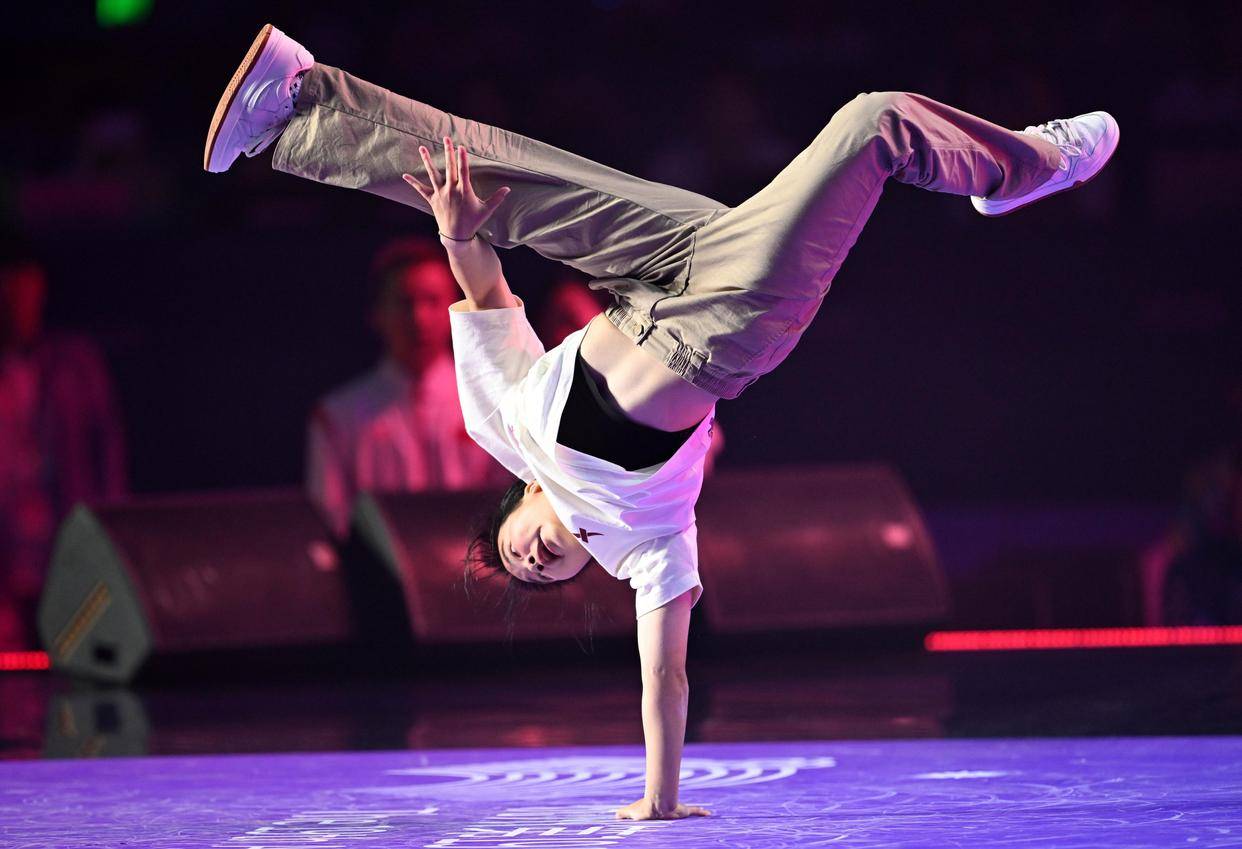 杭州亚运会|刘清漪夺得霹雳舞女子组冠军_新华社_选手_比赛