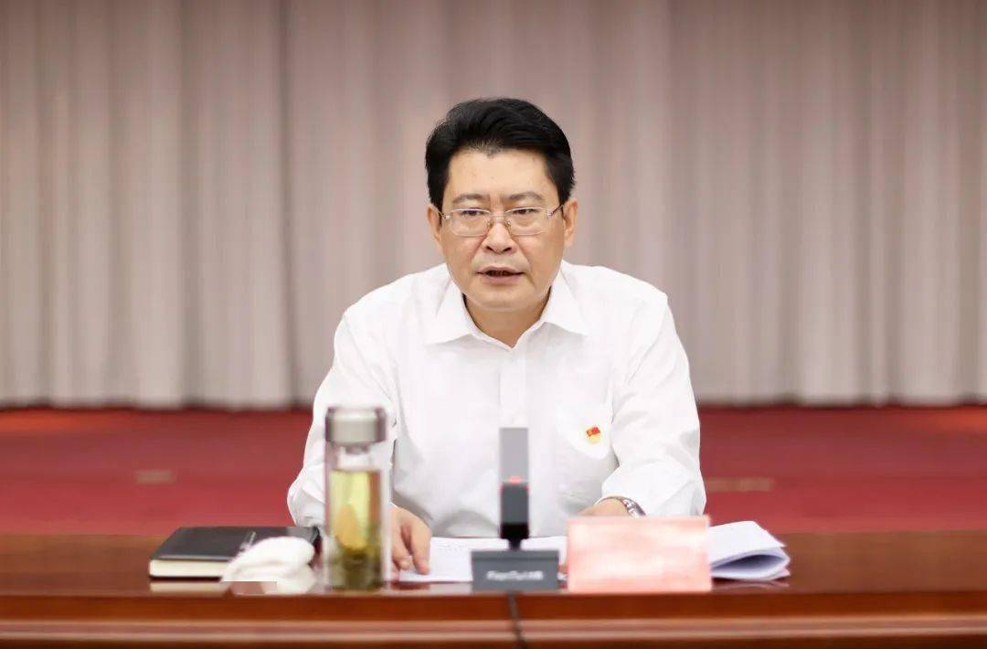 刘烁主持市委理论学习中心组集体学习会时强调 大力弘扬寻乌调查唯实