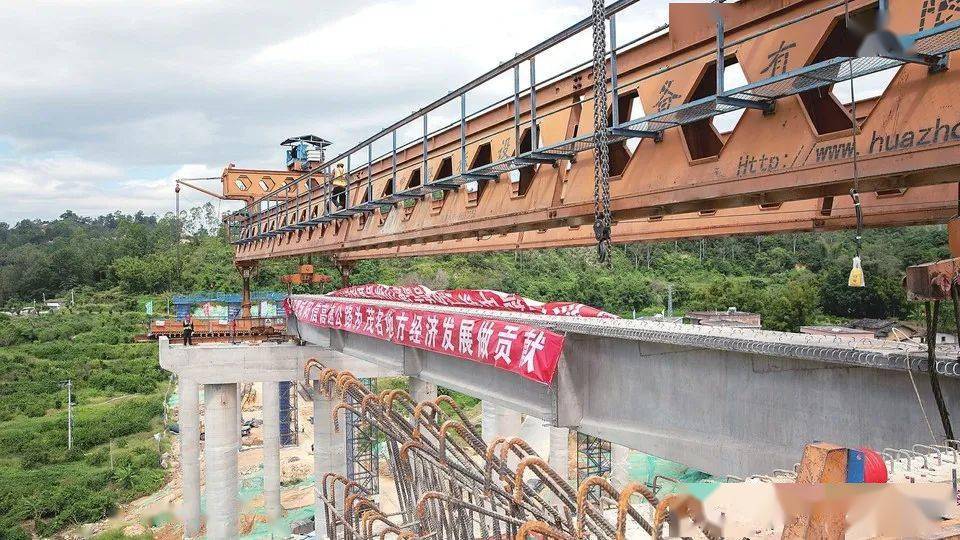阳信高速信宜段金坡村大桥首片t梁完成铺架_茂名_施工_标段