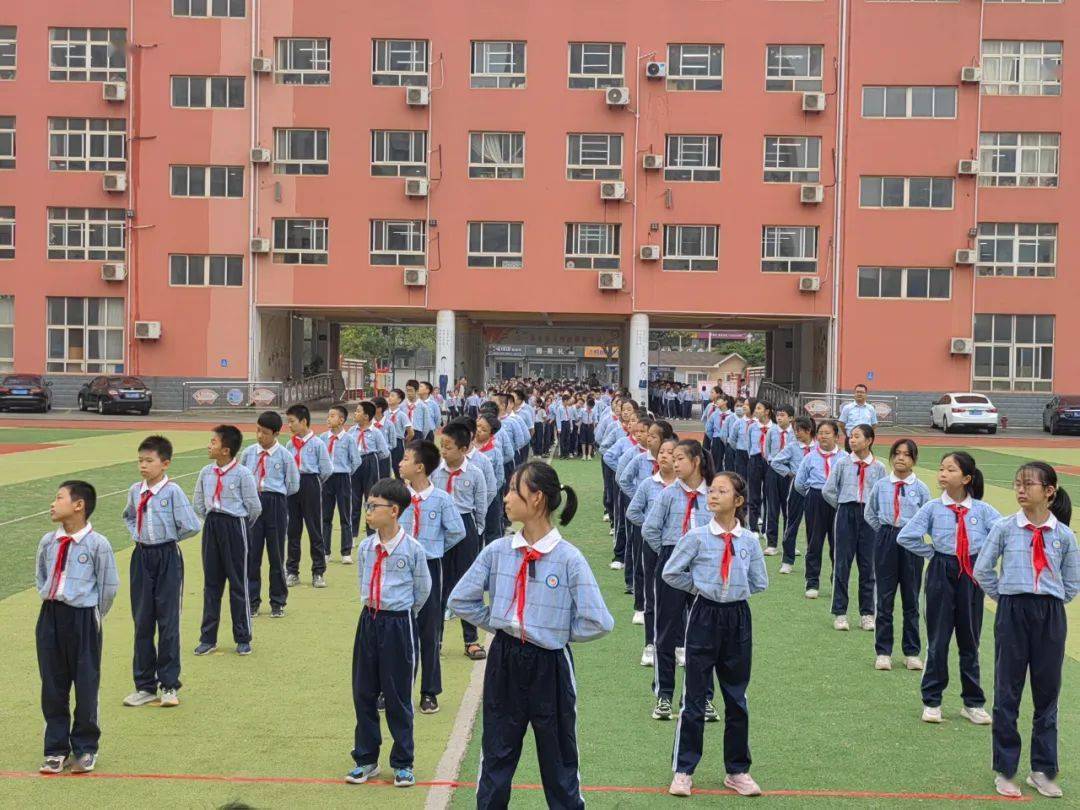 校园动态 | 日照凤凰小学:挺直脊梁促健康—举行青少年脊柱与视力健康