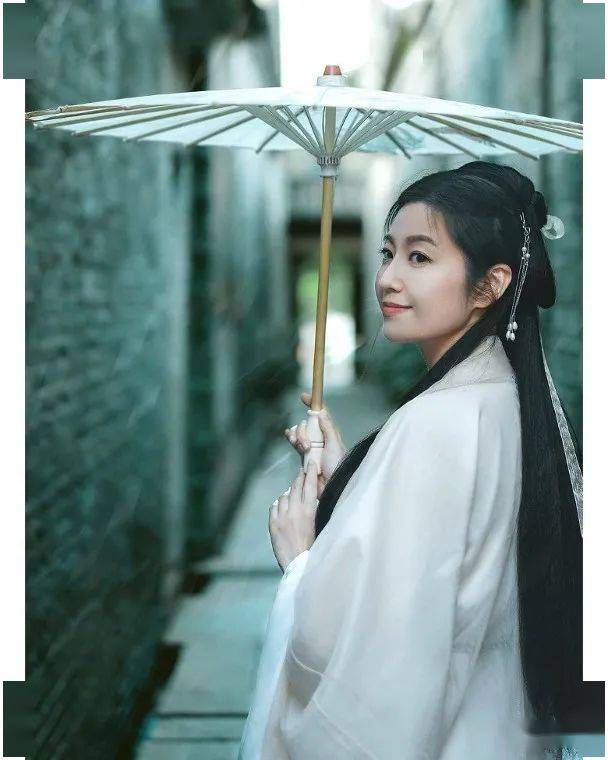 陈自瑶雅兴大发 影古装照过戏瘾