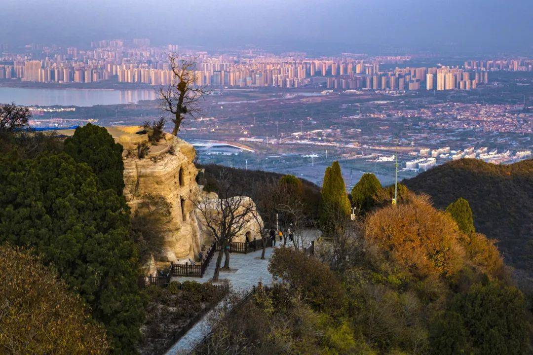 龙山太山,正被"神秘力量"融为一体_太原_西山_红叶