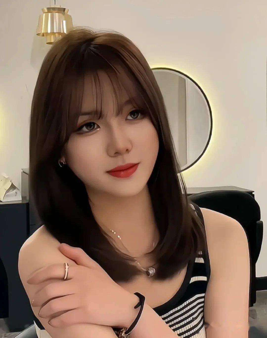 "2023爆款免打理锁骨发"你的最美发型_中国_人类_形象