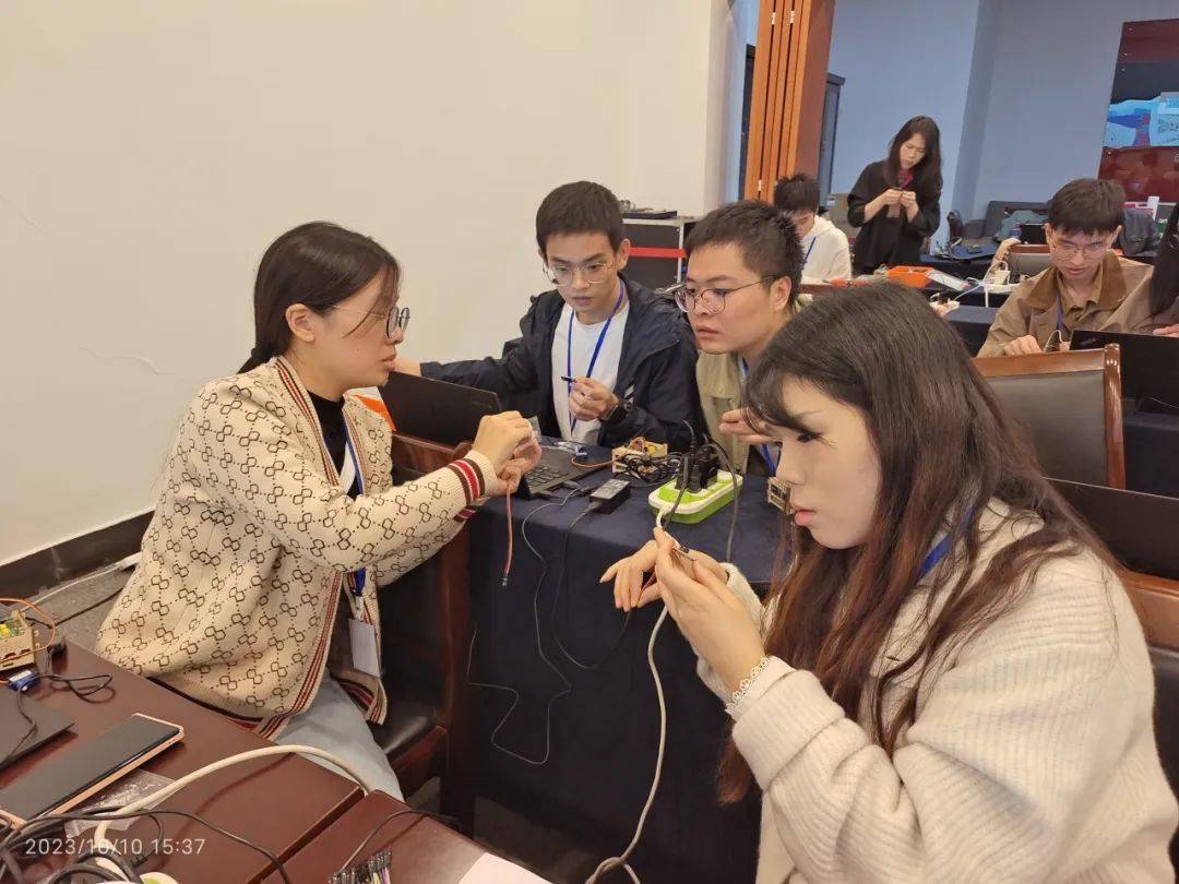 学习培训共成长，融合智慧赴未来——开化县“ 基于新课标的信息科技教学能力”培训