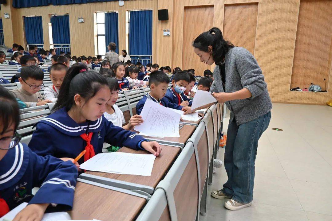 苍洱"小手拉大手"医学科普进课堂活动走进下关三小