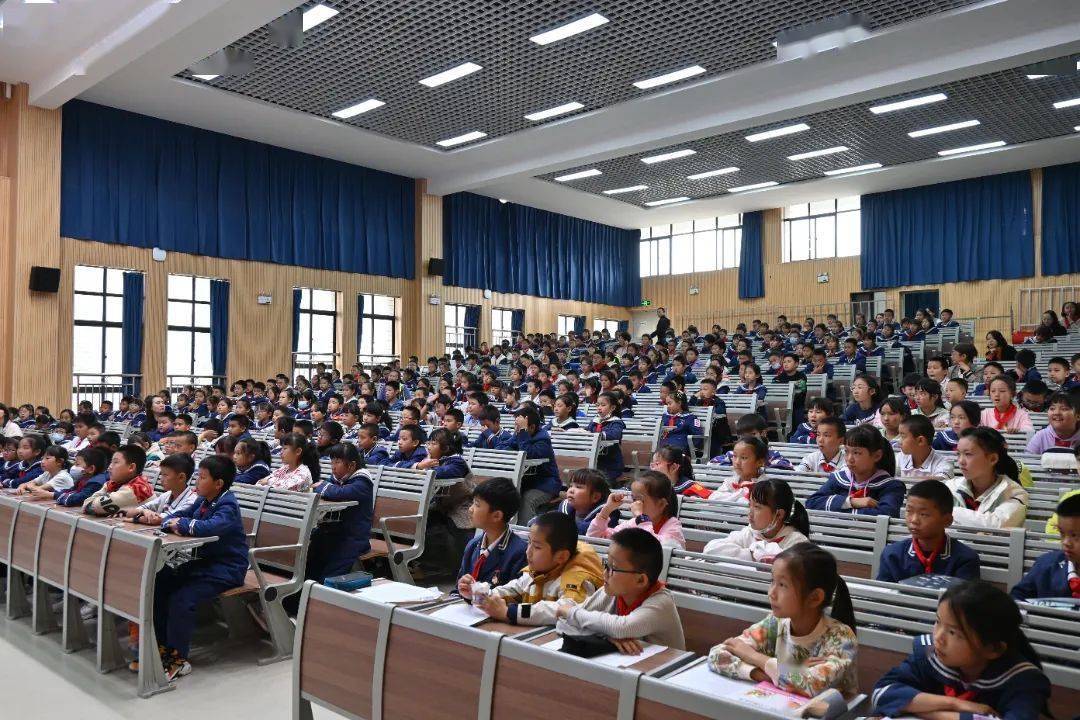 苍洱"小手拉大手"医学科普进课堂活动走进下关三小