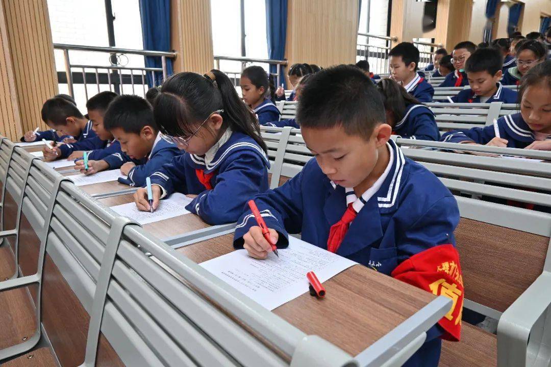 苍洱"小手拉大手"医学科普进课堂活动走进下关三小