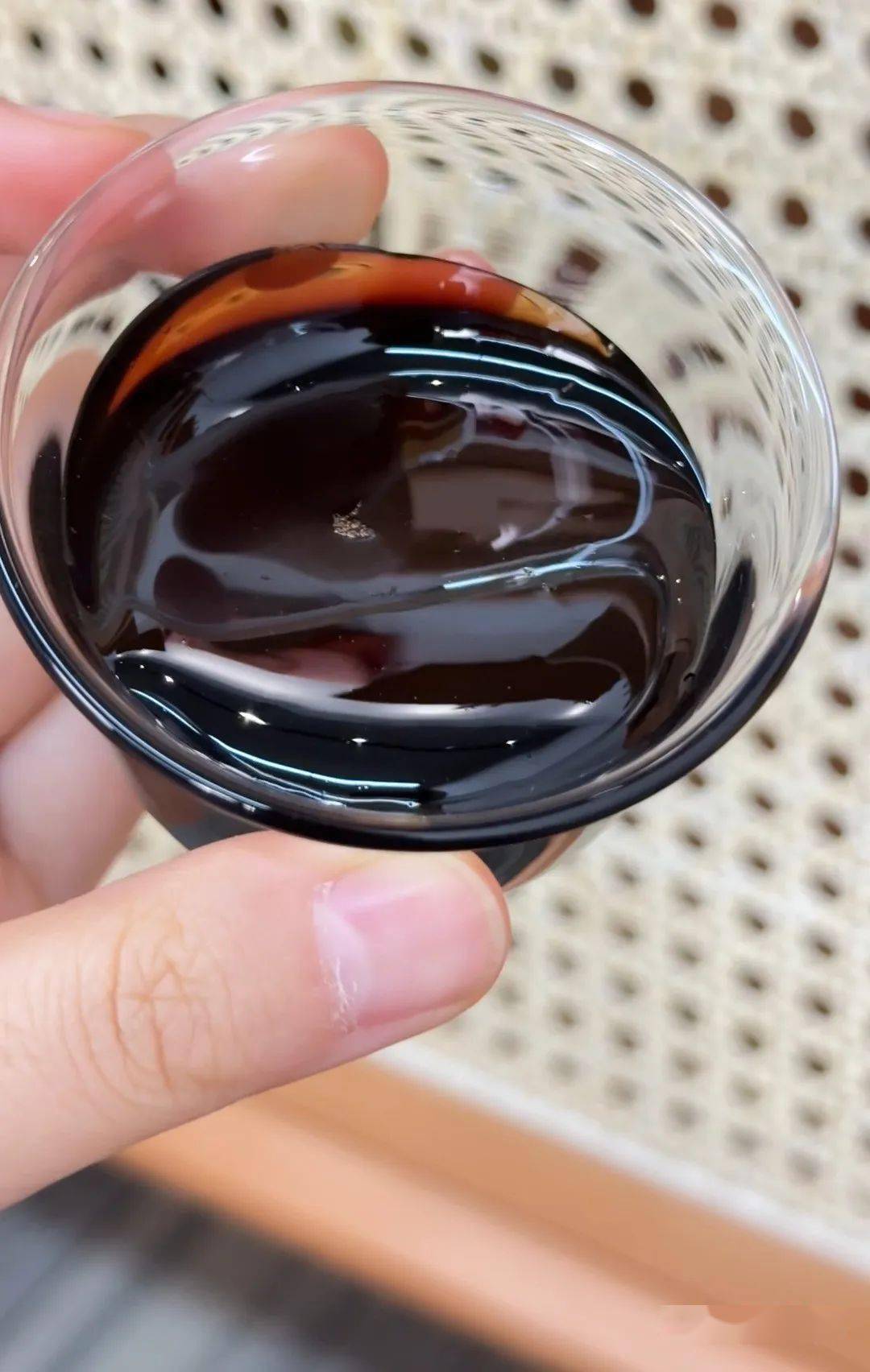 放进杯子里可以挂壁~膏体醇厚,舀一勺可以直接拉丝的程度:经161小时多