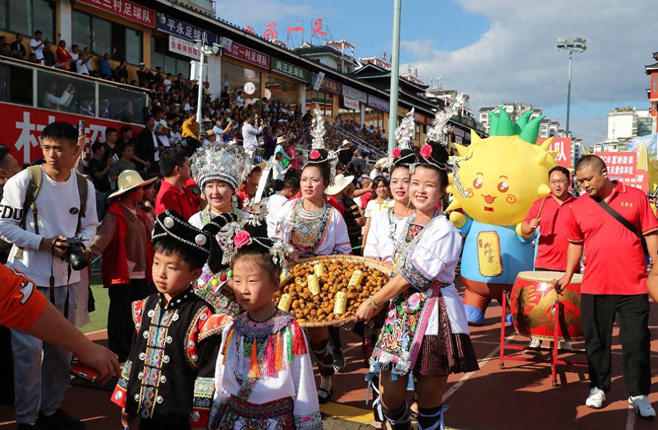 “美食+村超”精彩纷呈