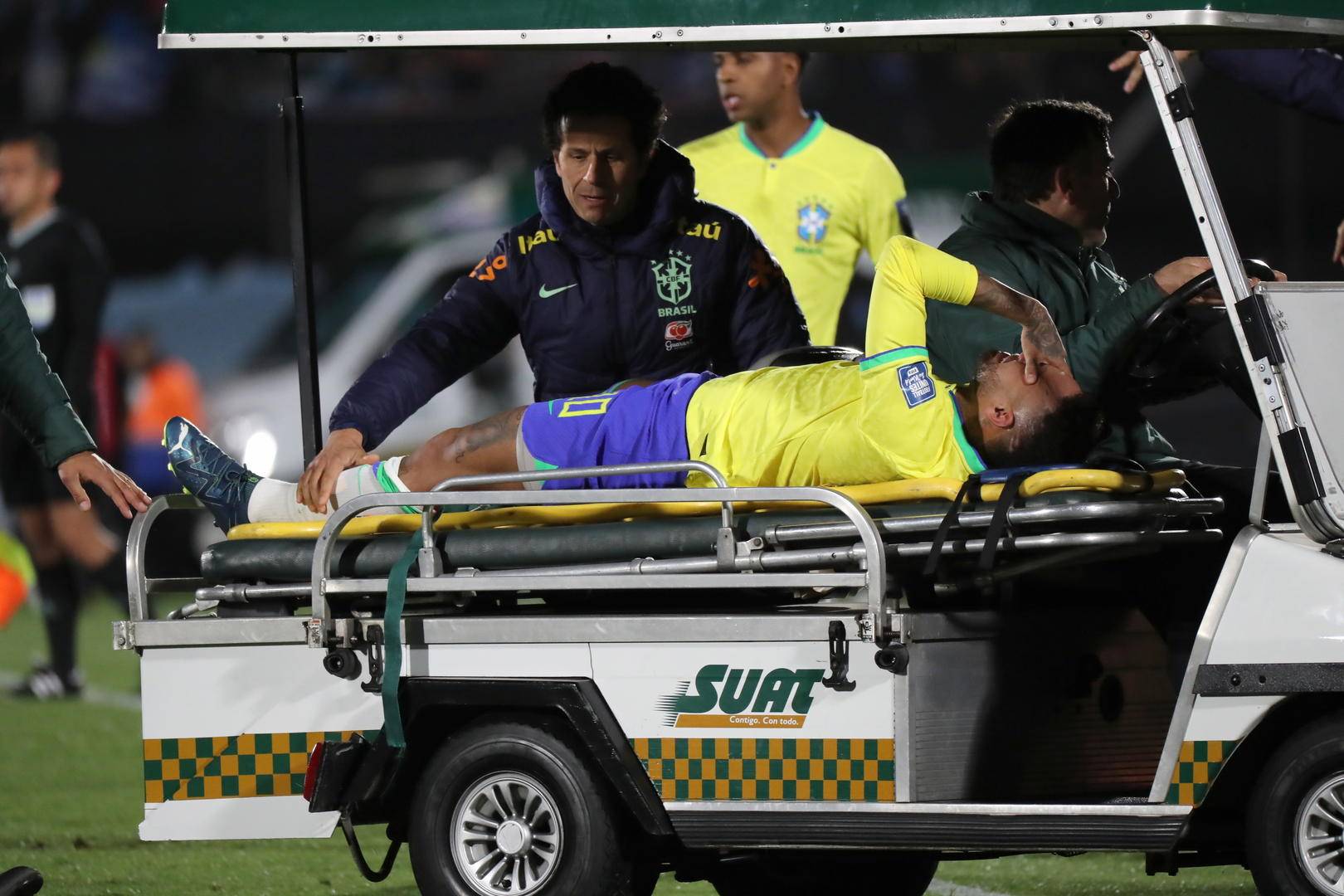 内马尔将接受手术至少伤缺半年：这是我人生中最糟糕的时刻_伤病_受伤_国际足联