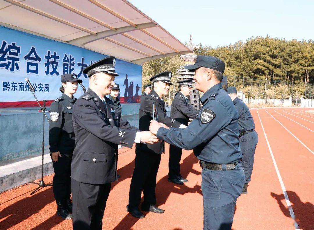 黔东南特警在这次比武中取得综合排名全省第二,单项成绩第一,第二,第