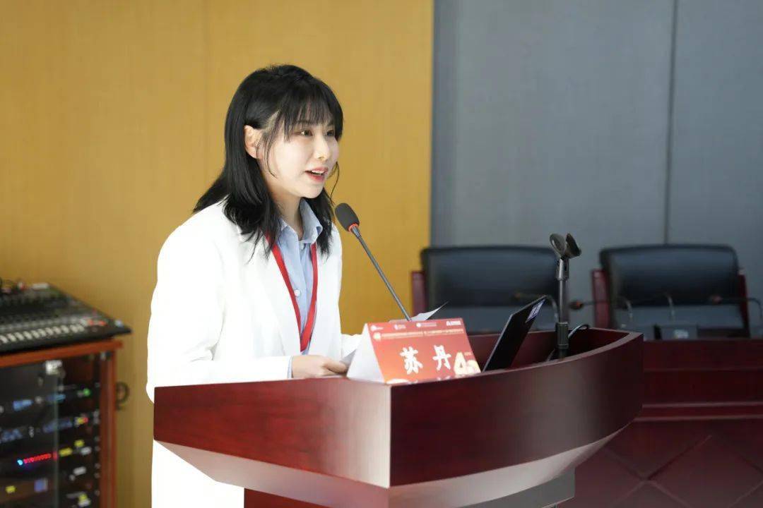 开幕式上,北京电影学院党委书记钱军教授,国家广播电视总局党组成员