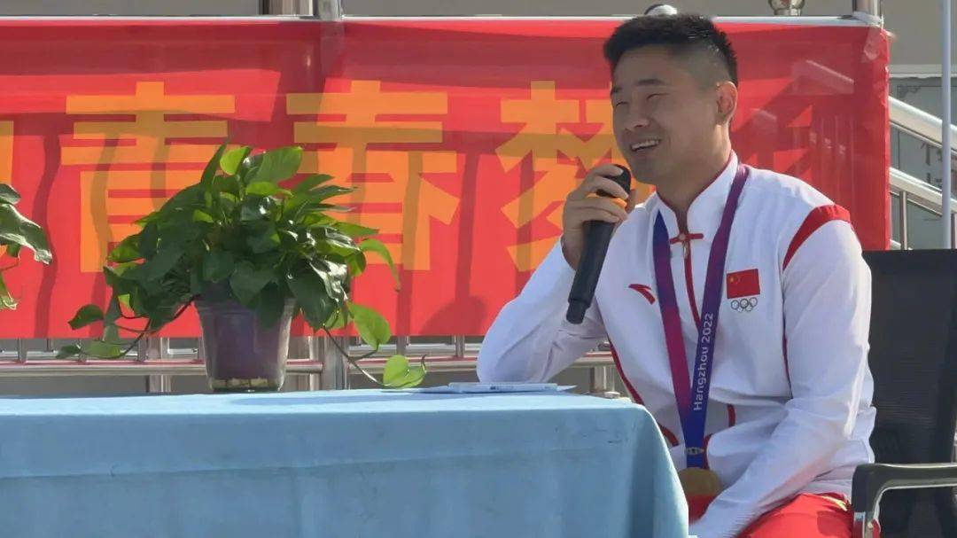 亚运会冠军走进保定冀英中学!_发展_王雪涛_弘扬