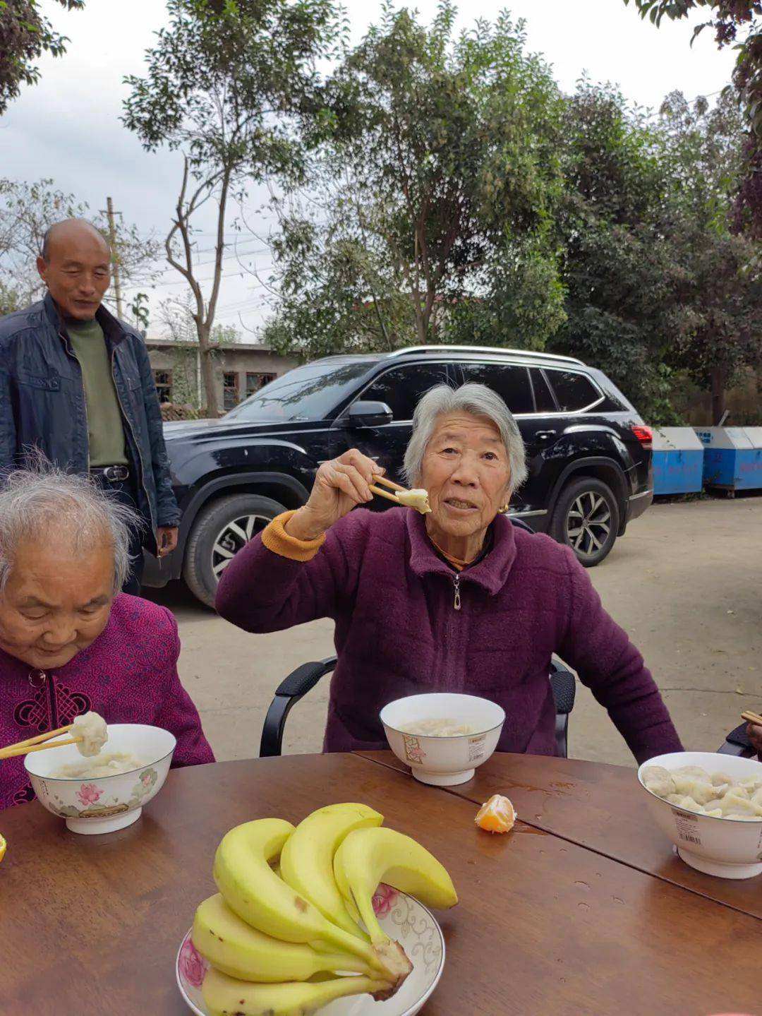 新安县图书馆到石寺镇西沙村为80岁以上老人开展我们的节日--重阳"九