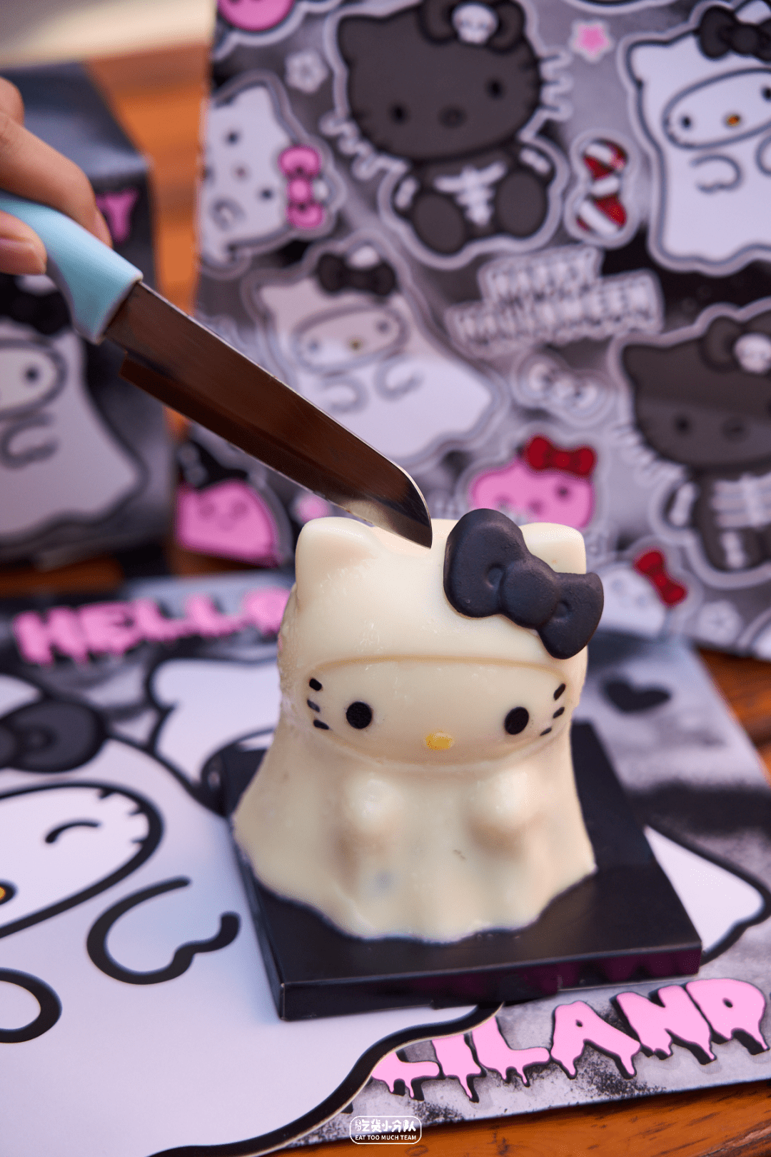 作为"面瘫猫"的脑残粉,披着白巧克力披风的kitty会狠狠心动.