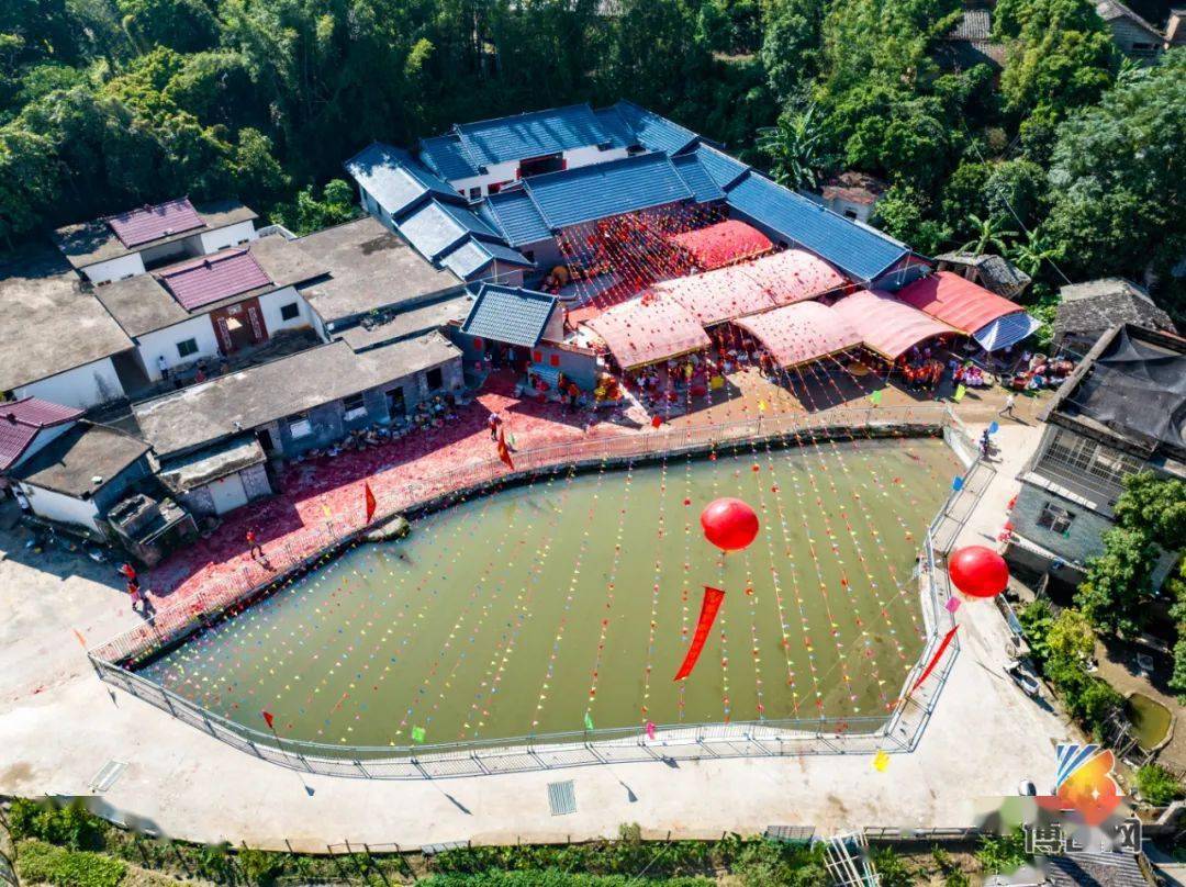 重阳节之夜,博白一村庄灯火通明,烟花璀璨,原来是为这件大事!