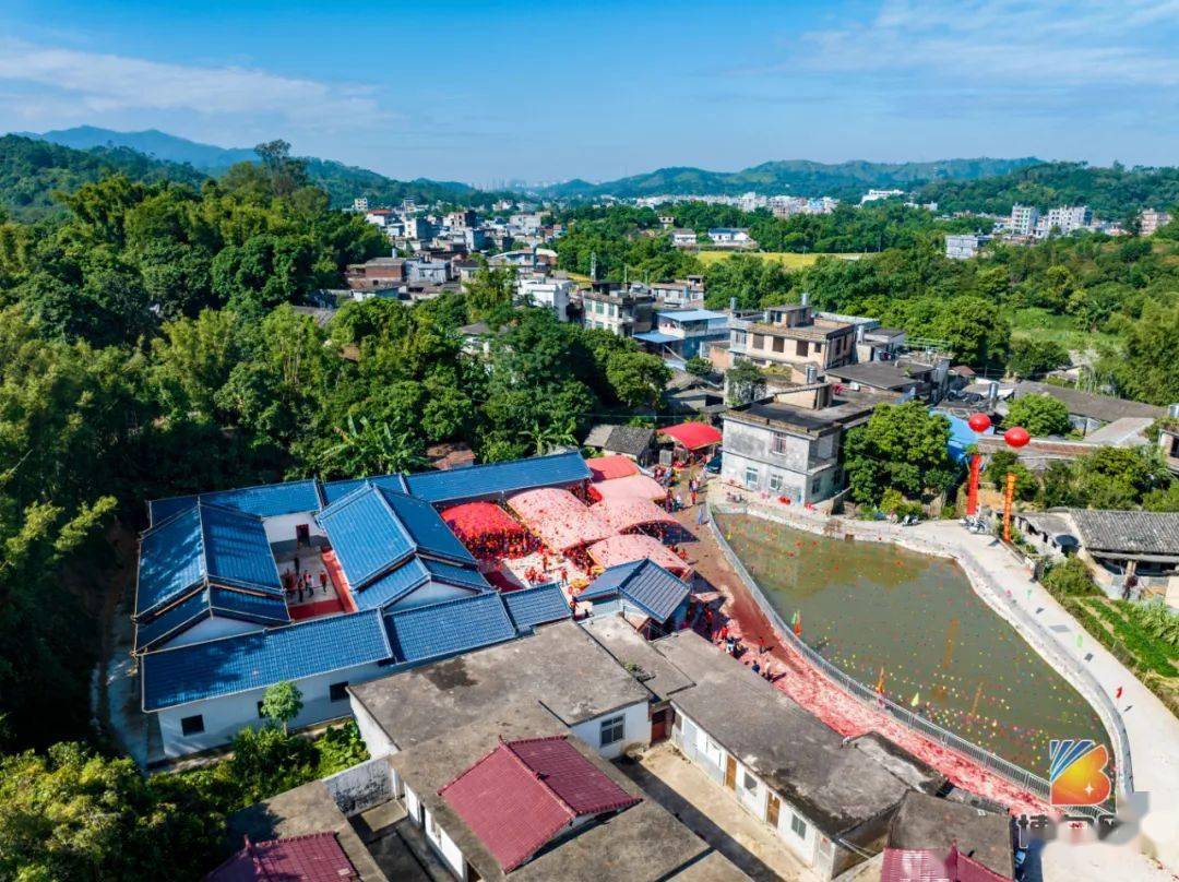 重阳节之夜,博白一村庄灯火通明,烟花璀璨,原来是为这件大事!