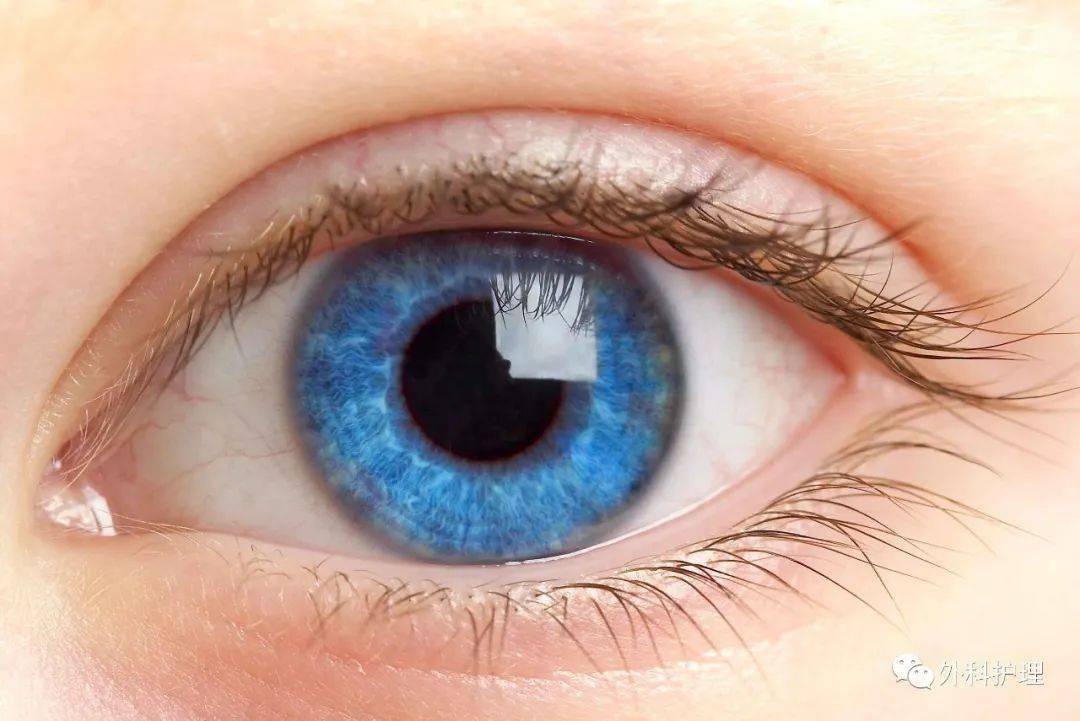 正常的瞳孔:在自然光线下,正常瞳孔直径为2~5mm,两侧等大等圆,对光