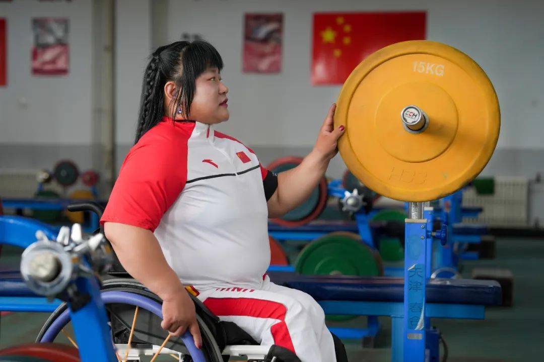赤峰姑娘徐立立,亚残运会冠军!_举重_李伟朴_残疾