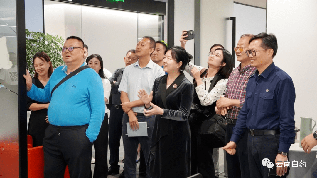 健康品事业部执行总裁黄玉敏,器械bu总经理朱家龙,智云bu总经理李俊