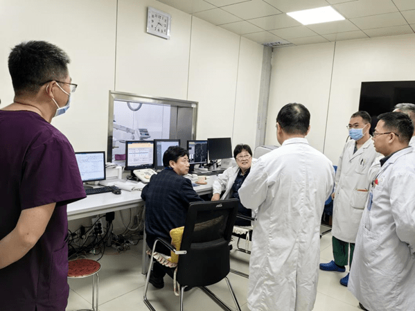 送医送温情——首都医科大学宣武医院神经外科首席专家凌锋教授走进