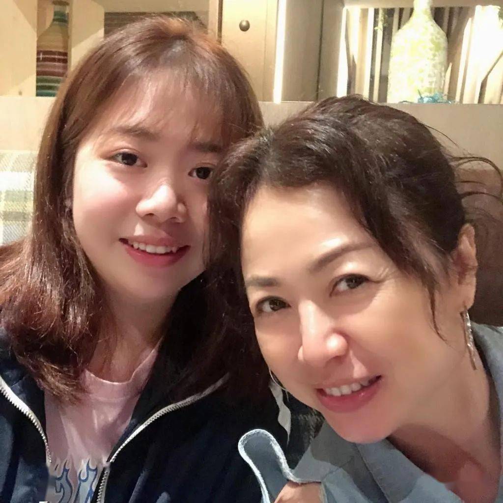 港星吴毅将老婆否认择偶看颜值!