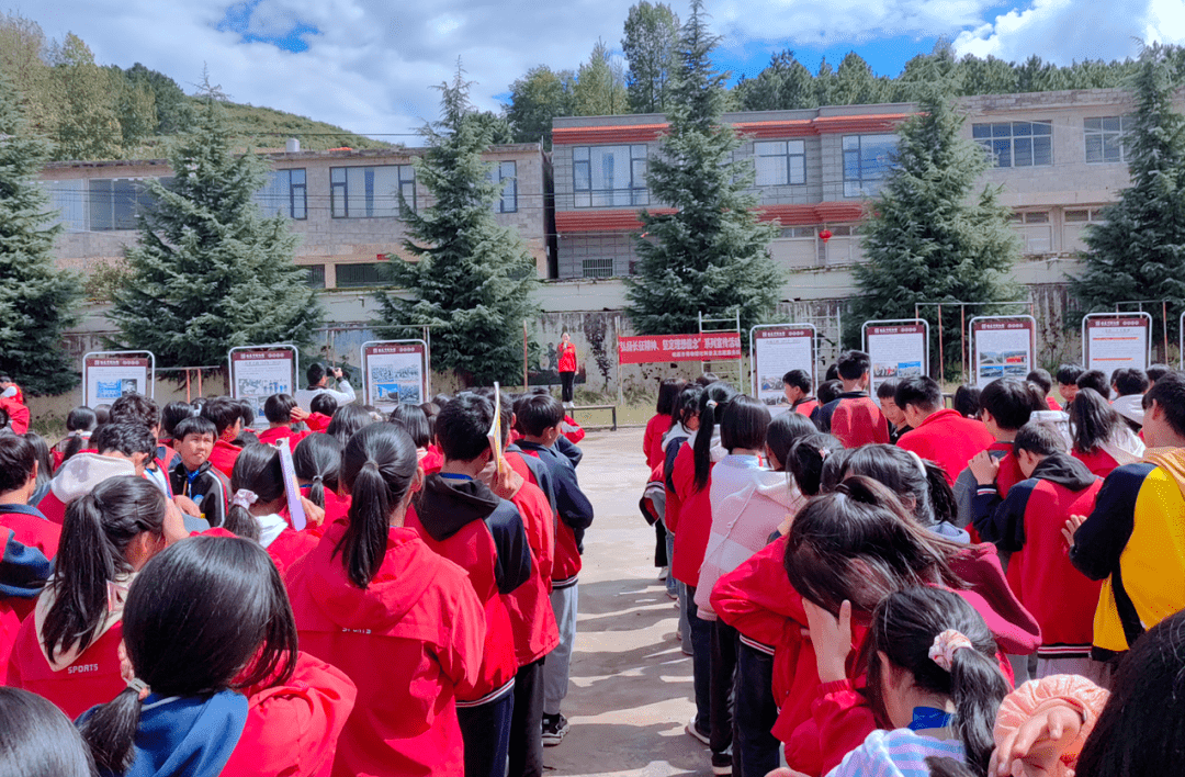 昭通市博物馆社科普及志愿服务队走进鲁甸县龙树镇中学开展红色宣讲