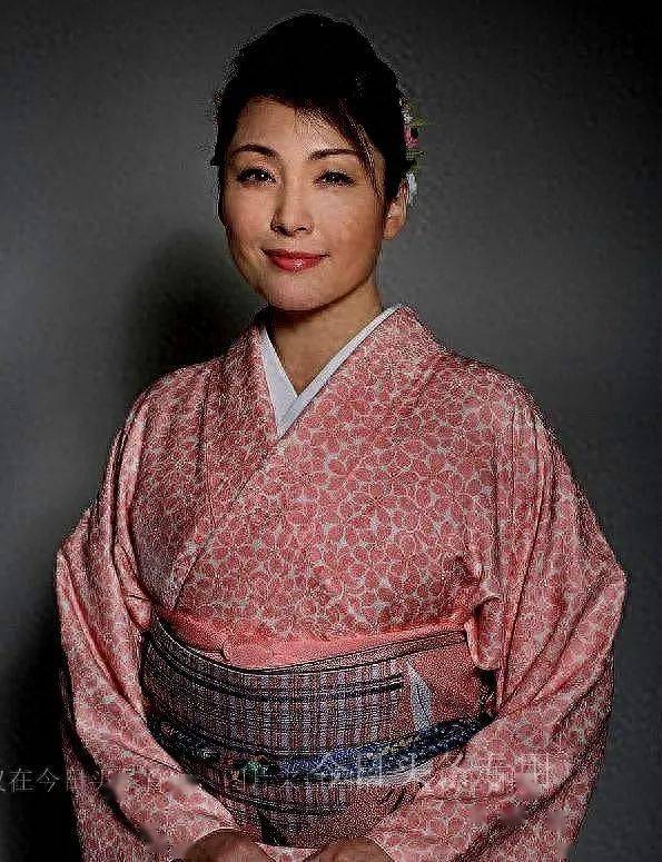 70岁"妩媚"的气质从未散去的松坂庆子,从少女到古稀之年_年龄_生活