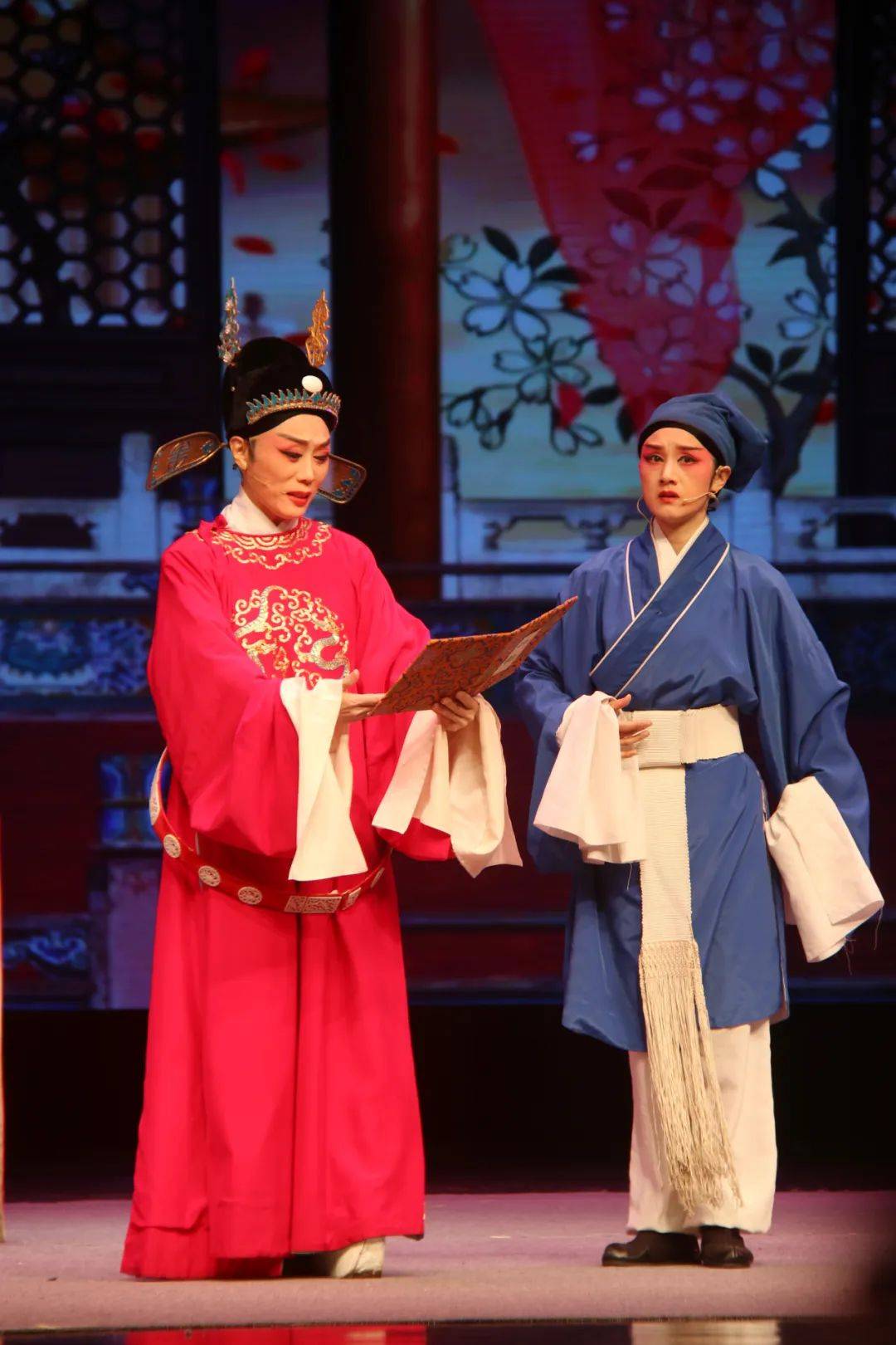 00上演吴琼主演传统经典黄梅戏《女驸马》,为救李郎离家园~~_李兆廷