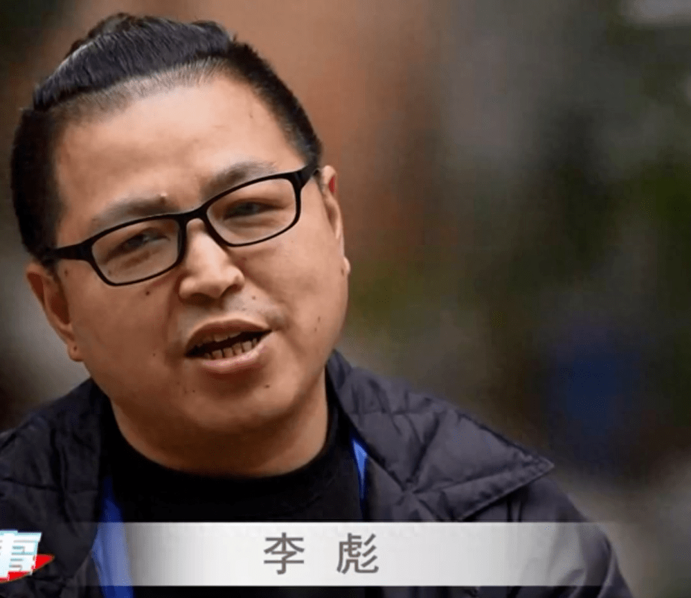 每当李彪看到女儿可爱的小脸蛋时,心里都不由得想起自己的亲生父母