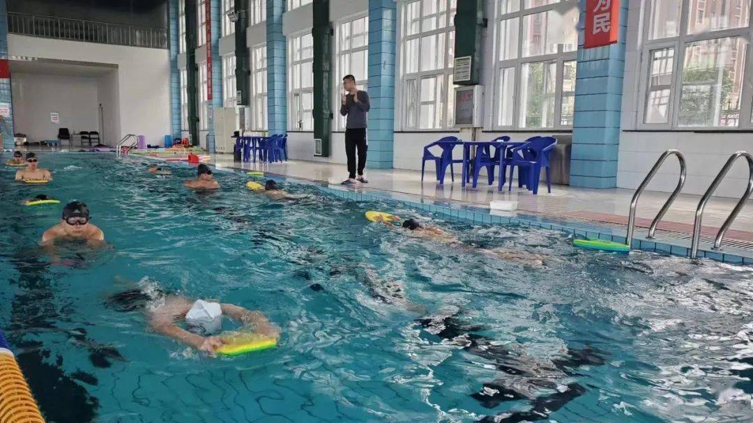 哈尔滨市游泳馆图片