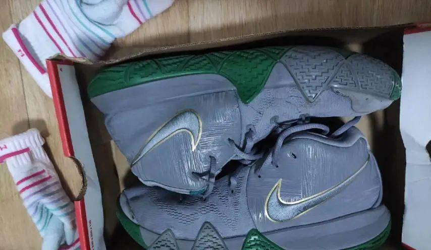 玩家视角:科比12被我买到了!哈哈哈哈,还挺好看!_资讯_感觉_欧文