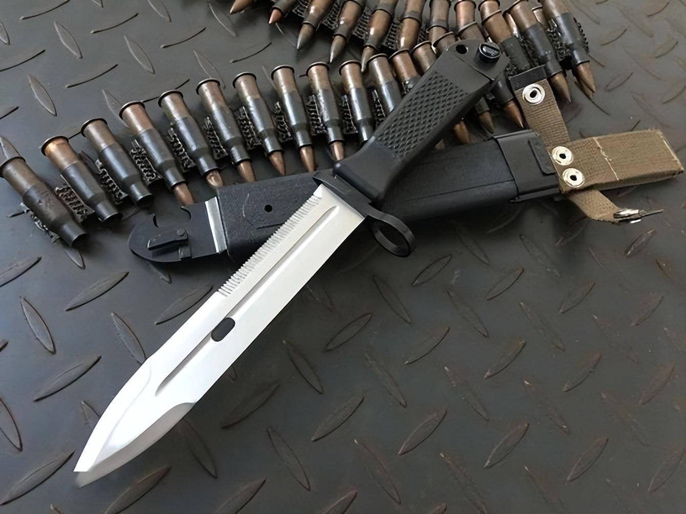 因为一件神兵利器出现了_三棱军刺_解放军_战场