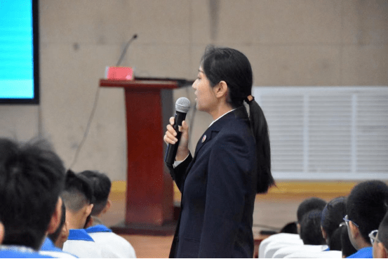 护航青春助成长——记莘县甘泉学校法制安全宣讲报告会_校园欺凌_保护