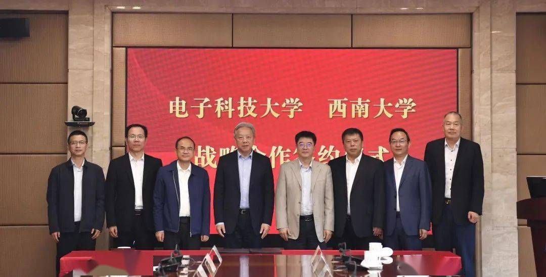 10月23日,西南大学党委书记李旭锋,校长张卫国一行来校访问,并与我校