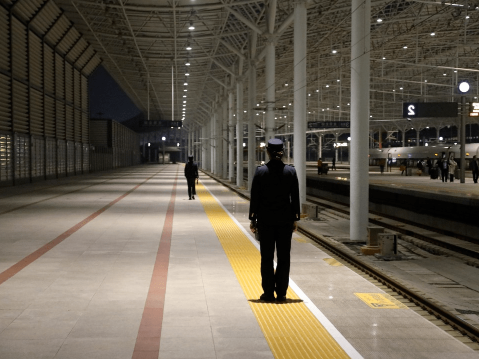 神木火车站夜景图片图片