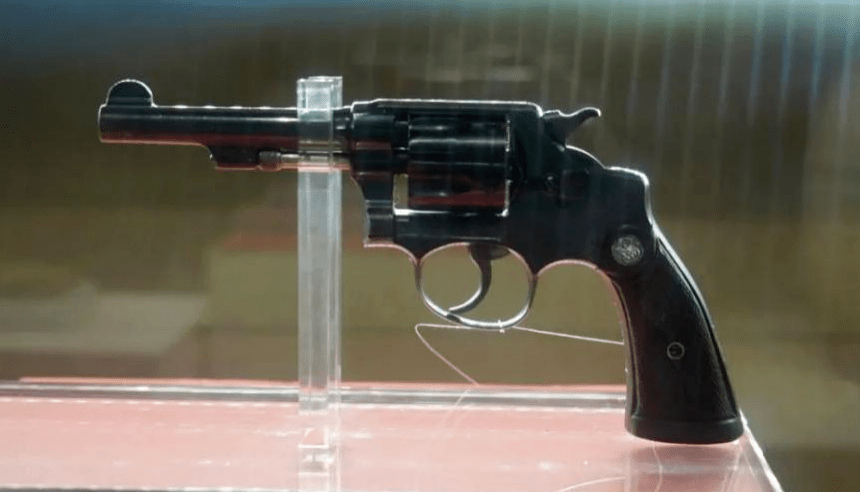 从民国初年开始,我国就仿造了大量的勃朗宁m1900式手枪,民间俗称"撸子