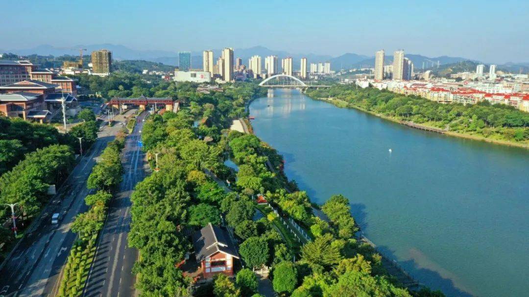 创文明城市 志愿者在行动丨右江日报社签约摄影师视觉_百色_群众_服务