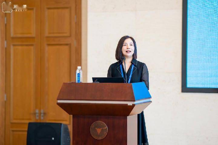 浙江大学国际校区党委常务副书记,副院长屈利娟介绍了国际校区办学