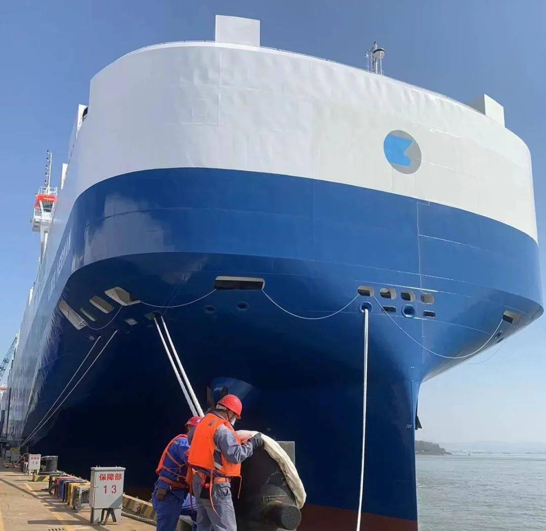 新一代环保型7000车位双燃料汽车滚装船在扬交付启航_船舶_扬州_作业