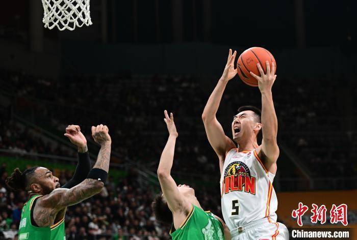 cba:辽宁本钢主场战胜九台农商银行_比赛_于海洋_上篮